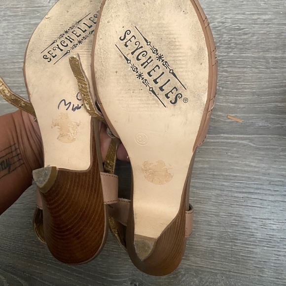 Seychelles taupe T strap Low Heel 8.5 gone tomorrow - Picture 6 of 6